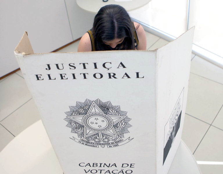 Leia mais sobre o artigo TSE amplia horário de votação em uma hora, e eleitores irão às urnas das 7h às 17h