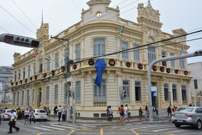 Leia mais sobre o artigo Justiça Eleitoral suspende divulgação de pesquisa do Instituto Economic em Feira de Santana